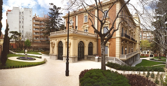 Entrada Principal del Palacio Parque Florido, aunque la entrada al Museo se realiza por el acceso de la calle Serrano